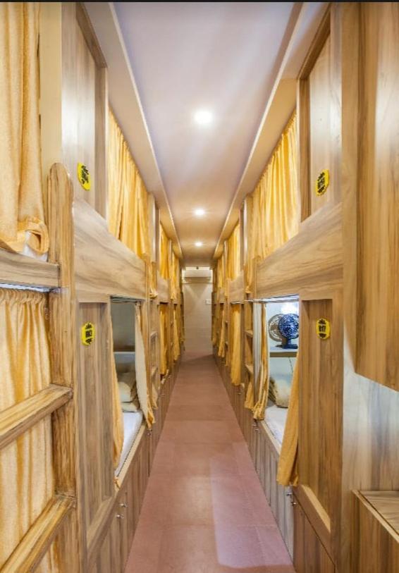 Abza Deluxe Dormitory 뭄바이 외부 사진